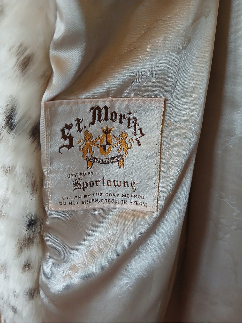 Vintage Luxury White Leopard-Print Faux Fur Coat - Picture 2 of 4